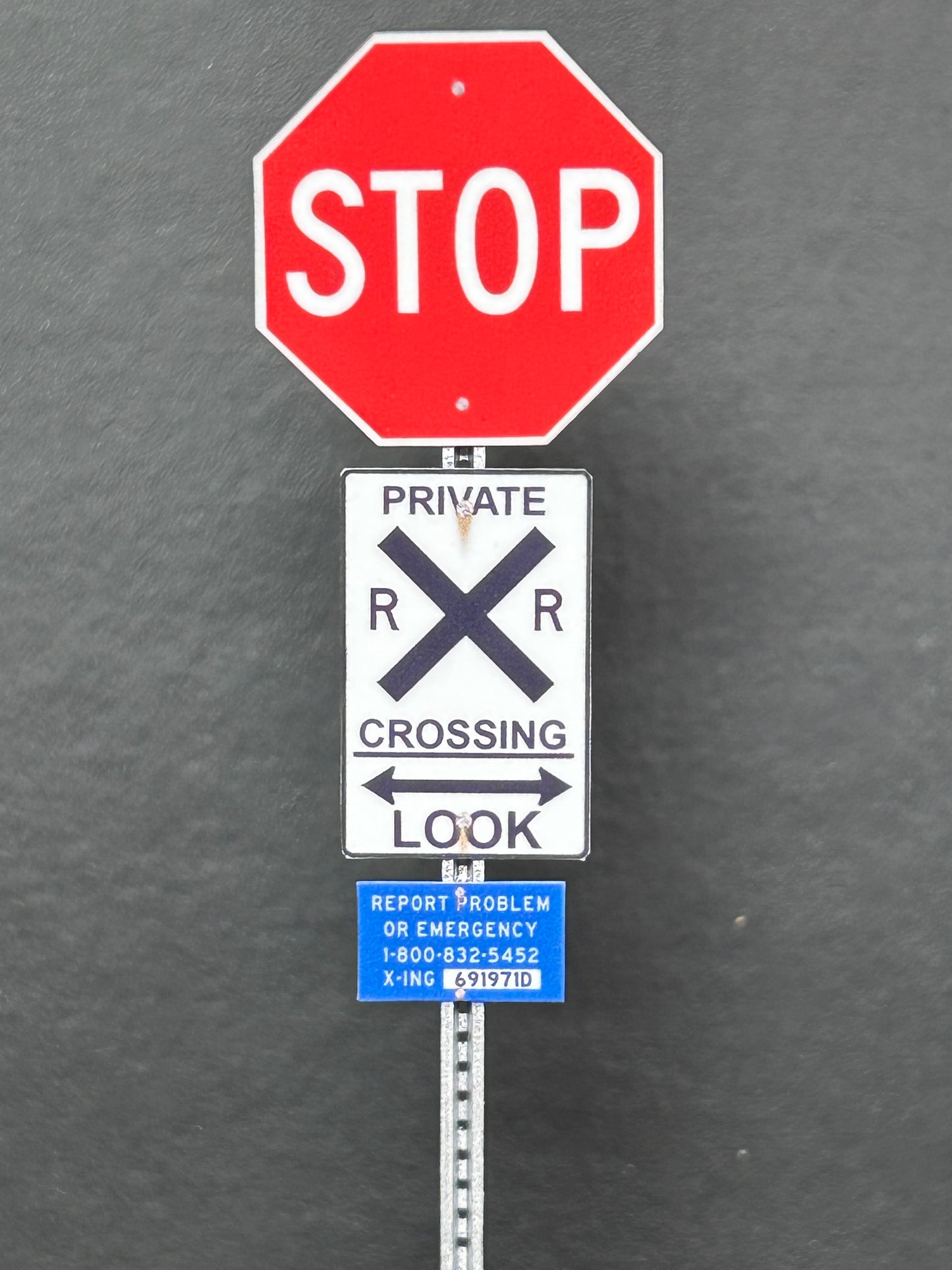 🟠 Private Railroad Crossing + ID / New w/ Silver Pole