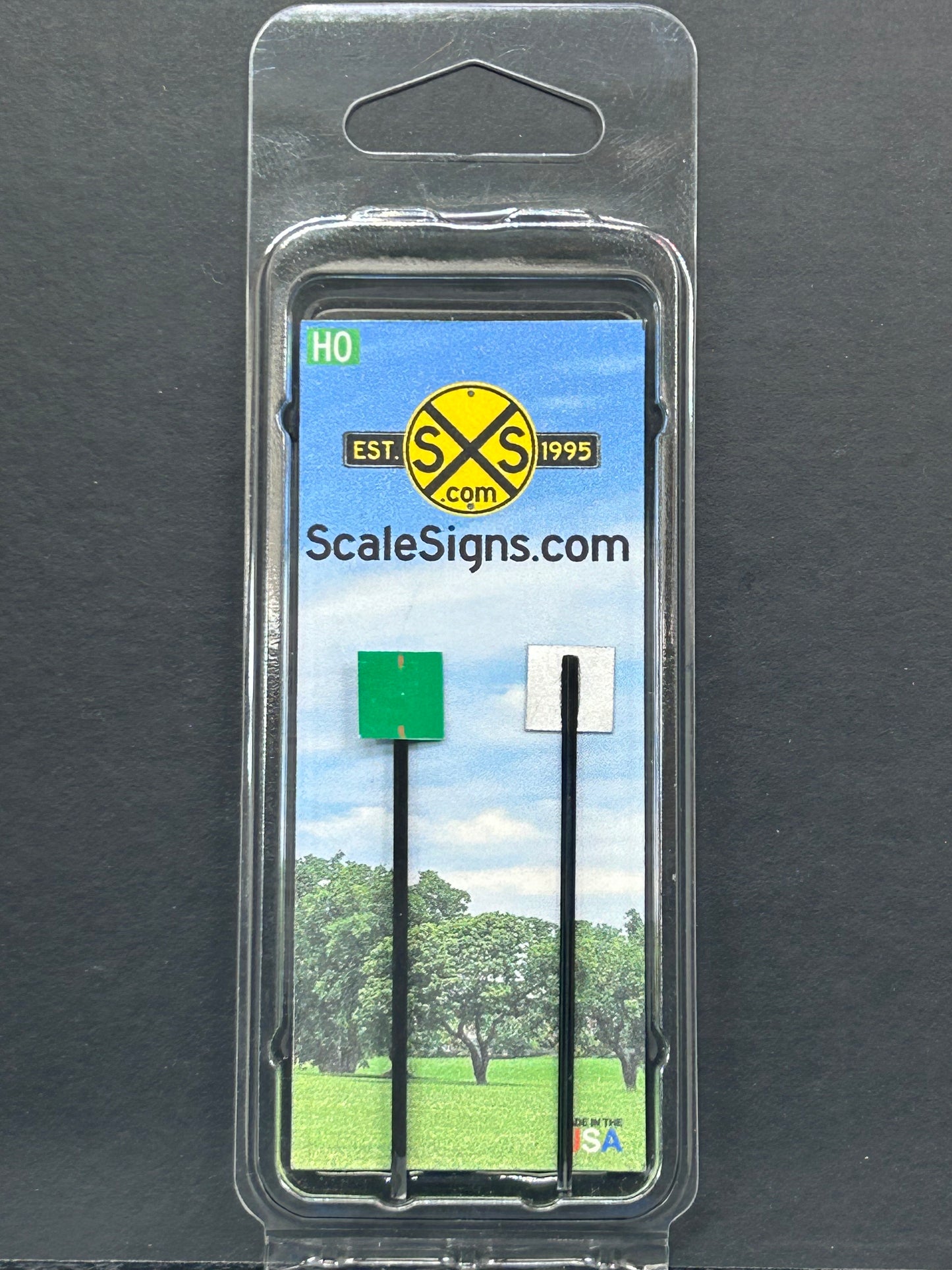 🟢 Rail Road Sign indicates