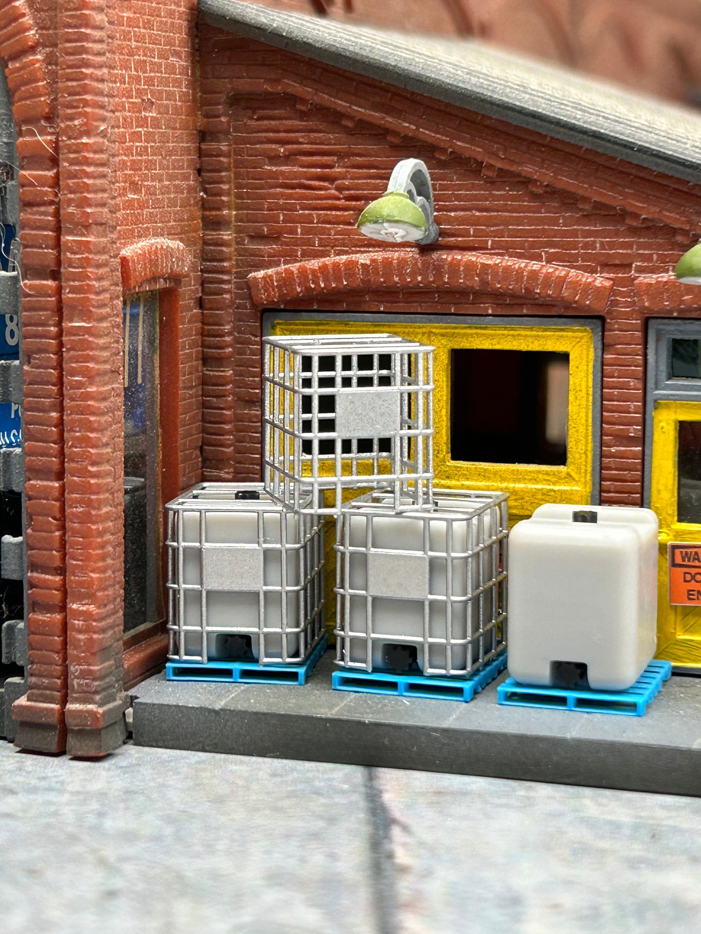 🟢 █ 250 gal Water Tanks - Lt. Blue