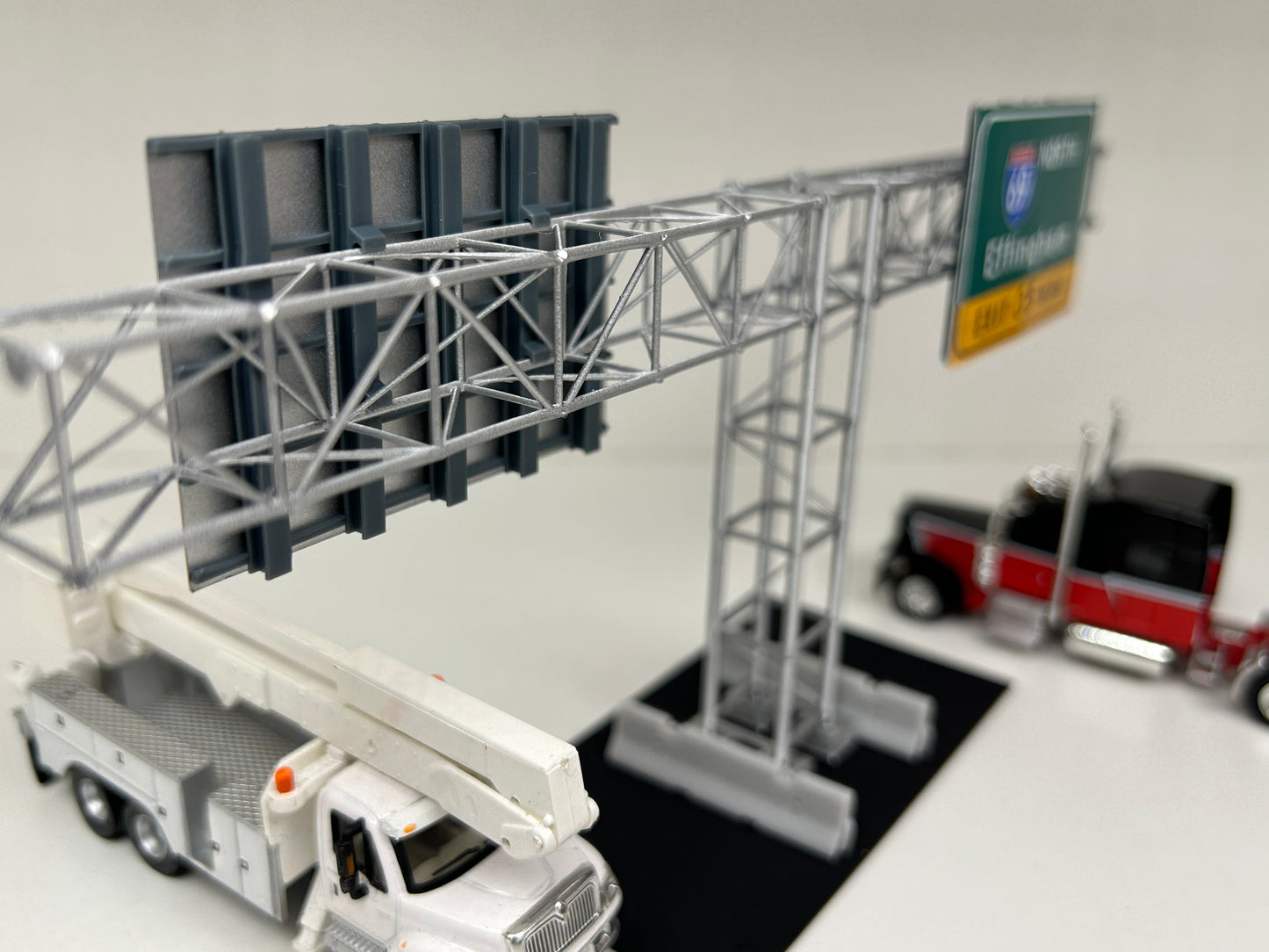 š¢ Highway Cantilever