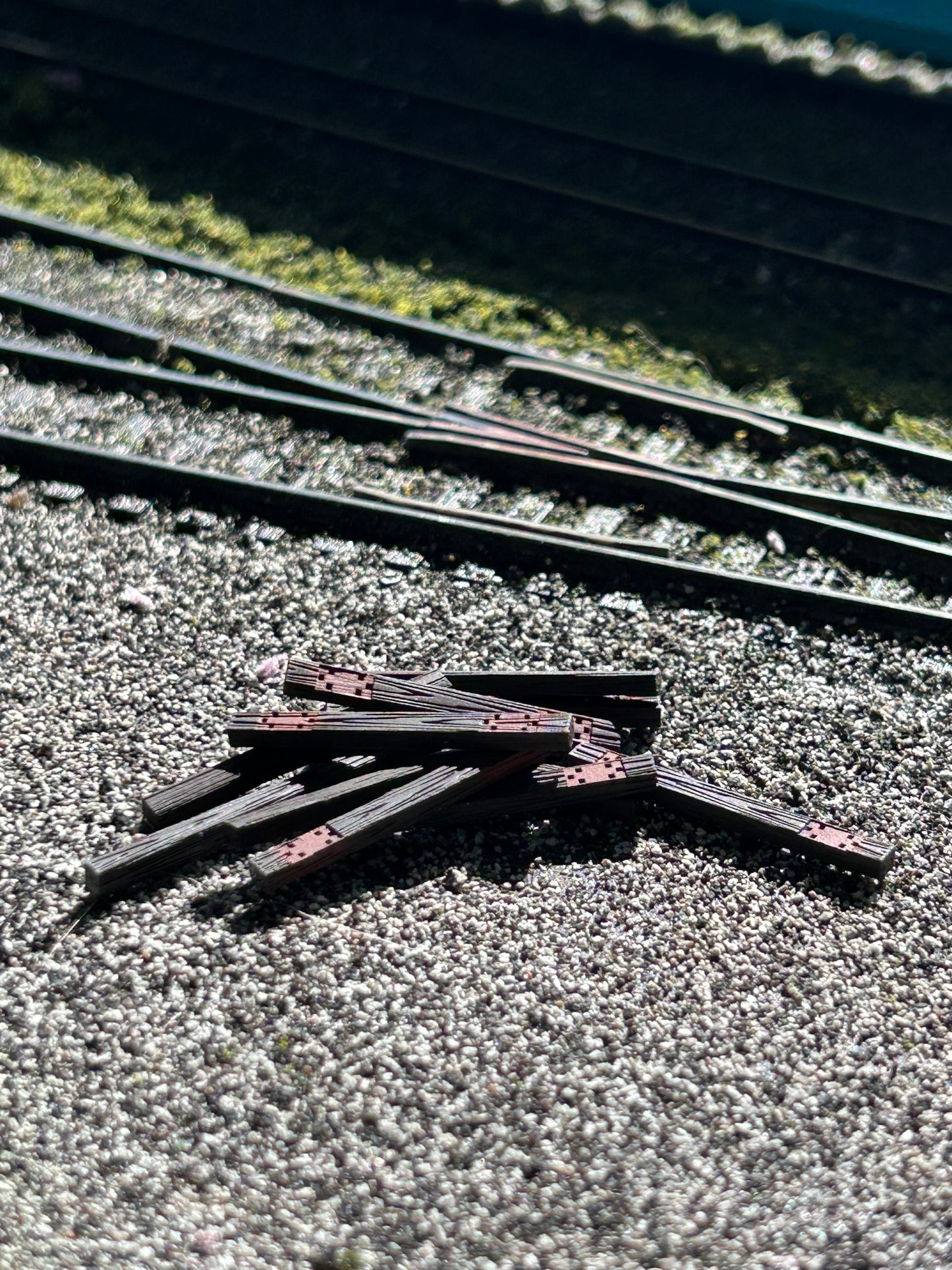 🟢 Railroad Ties - Old Dark