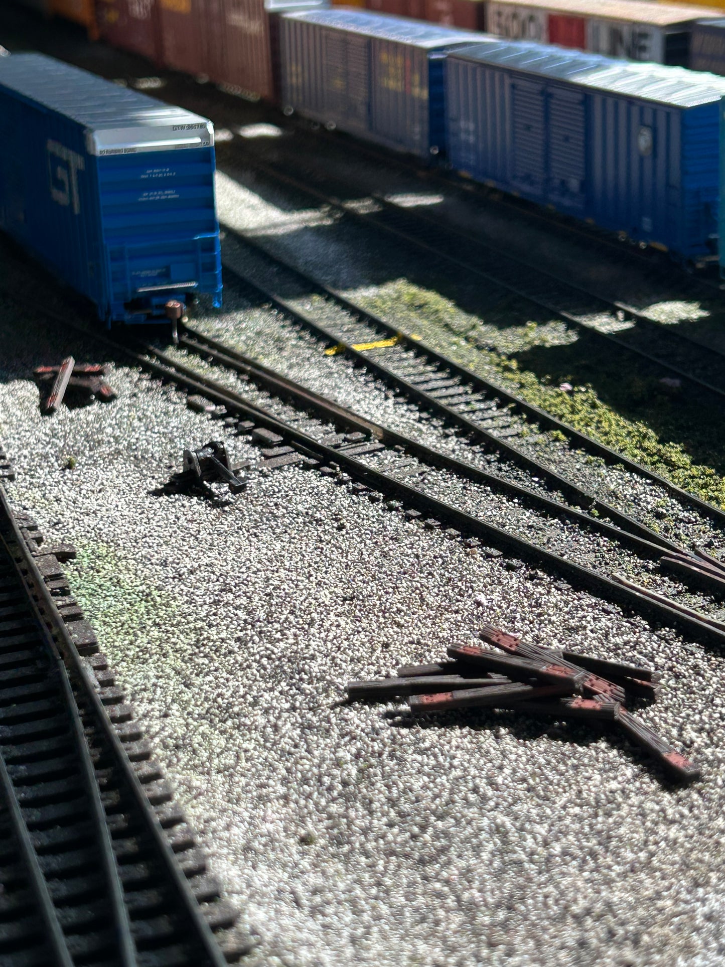 🟢 Railroad Ties - Old Dark