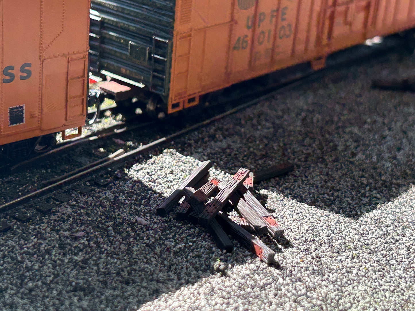 🟢 Railroad Ties - Old Dark