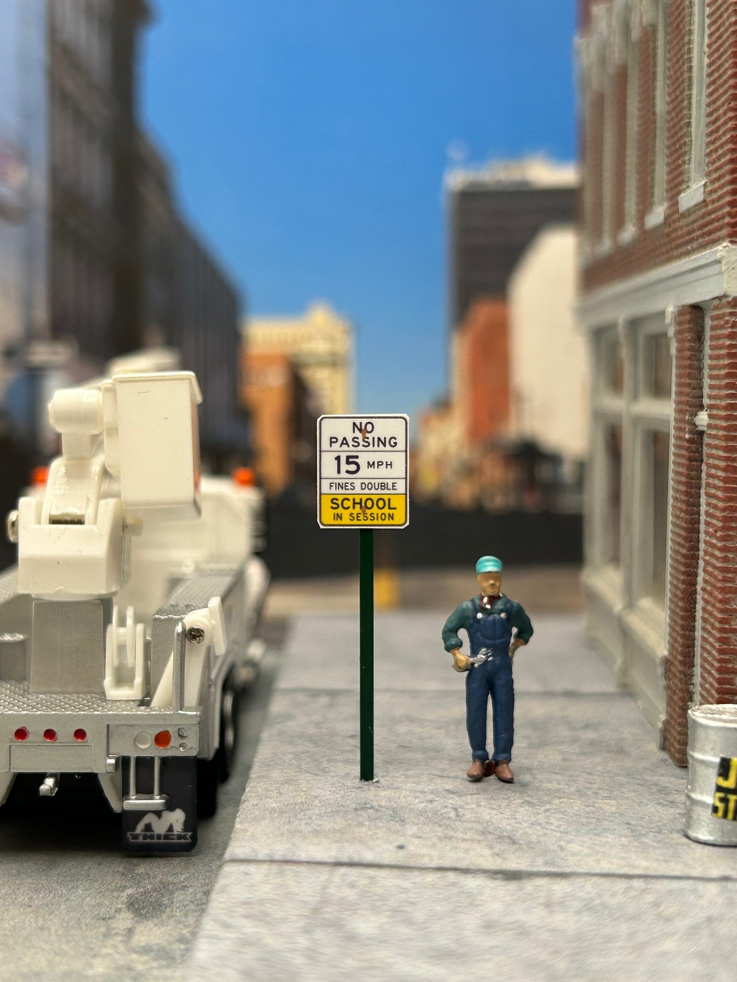 🟢 No Passing School Zone 15 mph