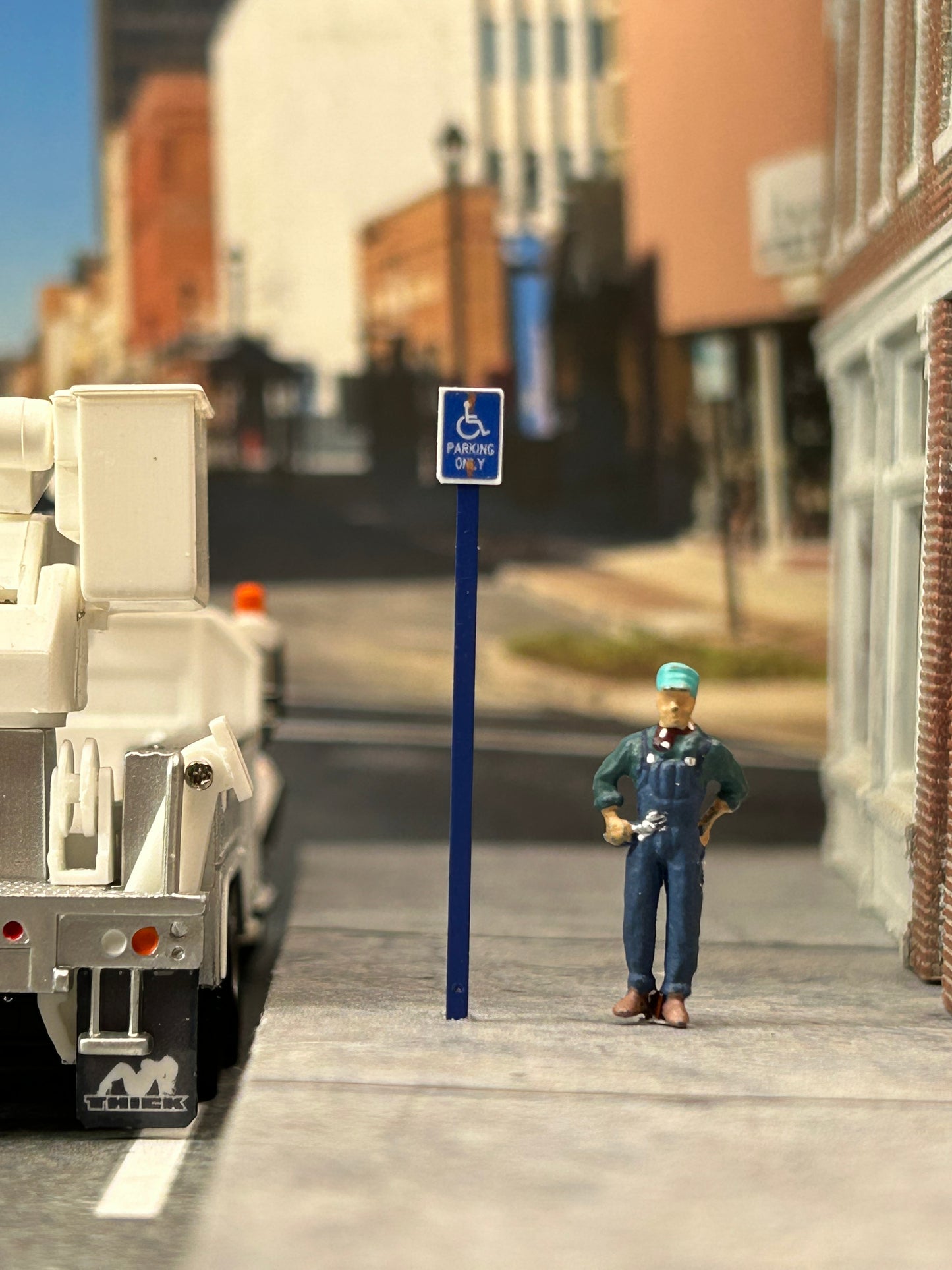 🟢 Handicap Parking Only