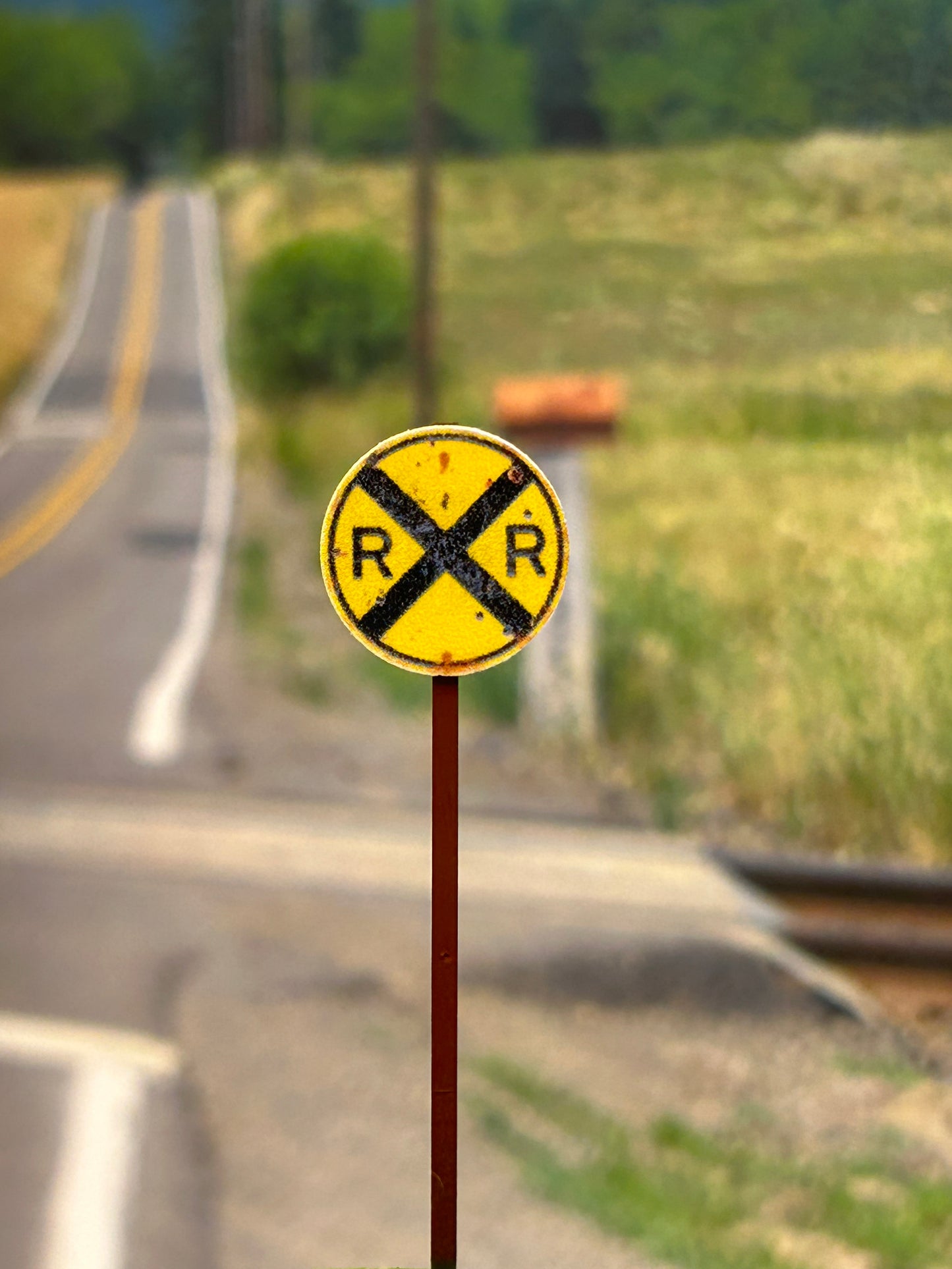 🟢 Railroad Crossing
