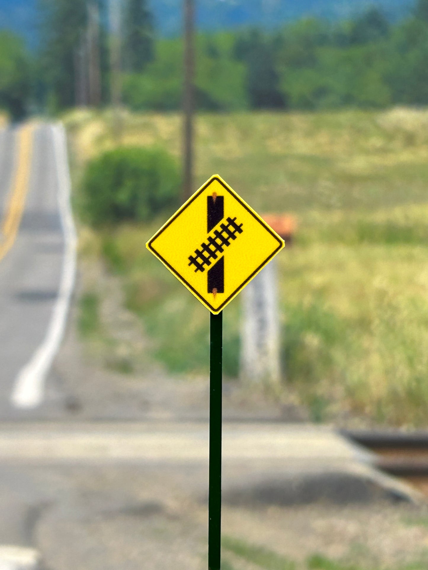 🟢 Railroad Crossing Right