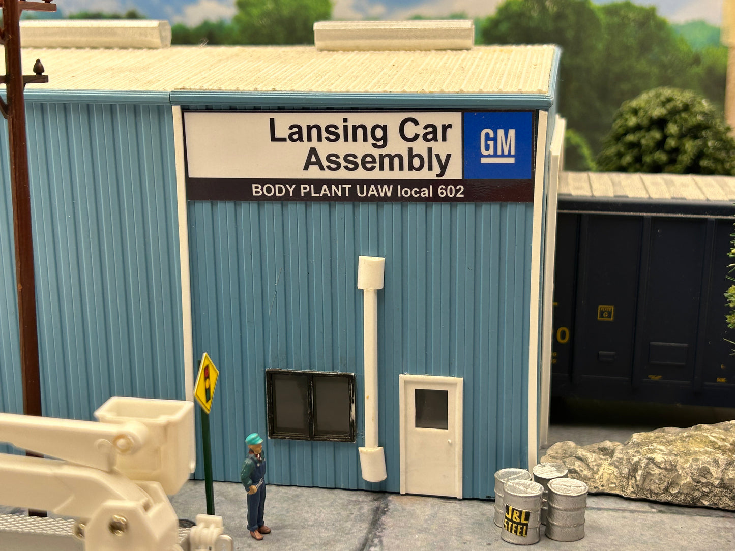 🟢 Lansing Car Assembly