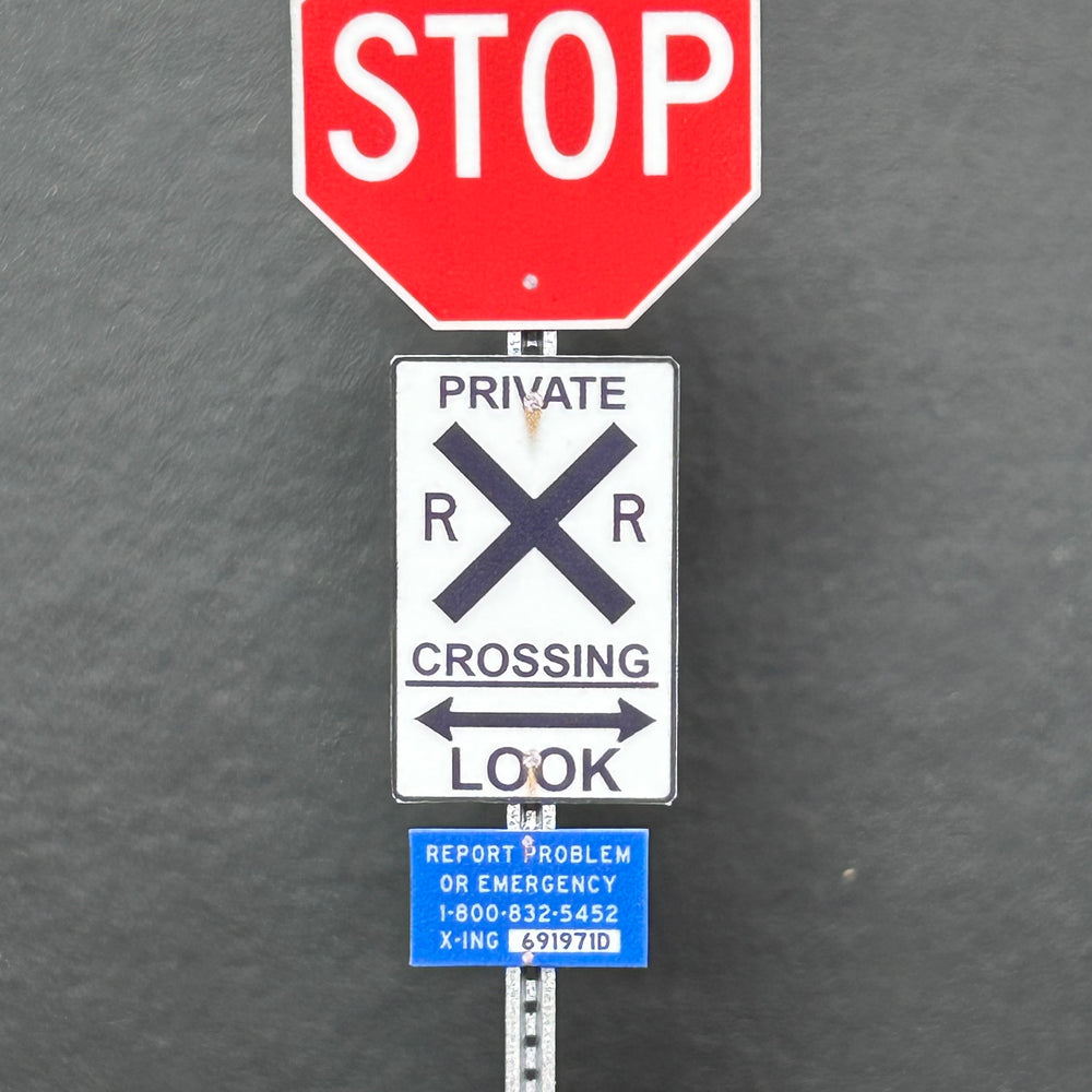 
                      
                        🟠 Private Railroad Crossing + ID / New w/ Silver Pole
                      
                    