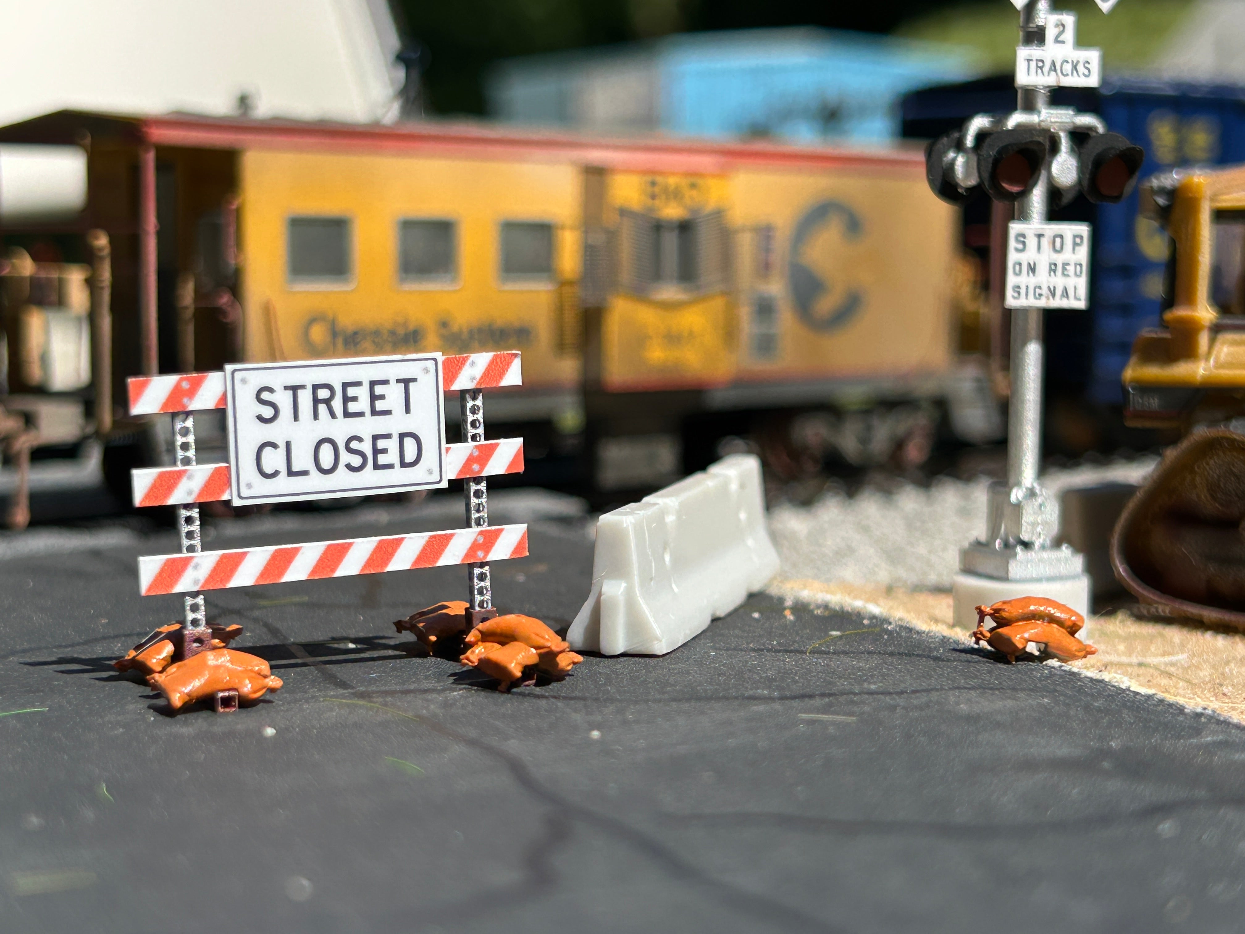 1:87 HO Scale Construction Signs. – ScaleSigns.com