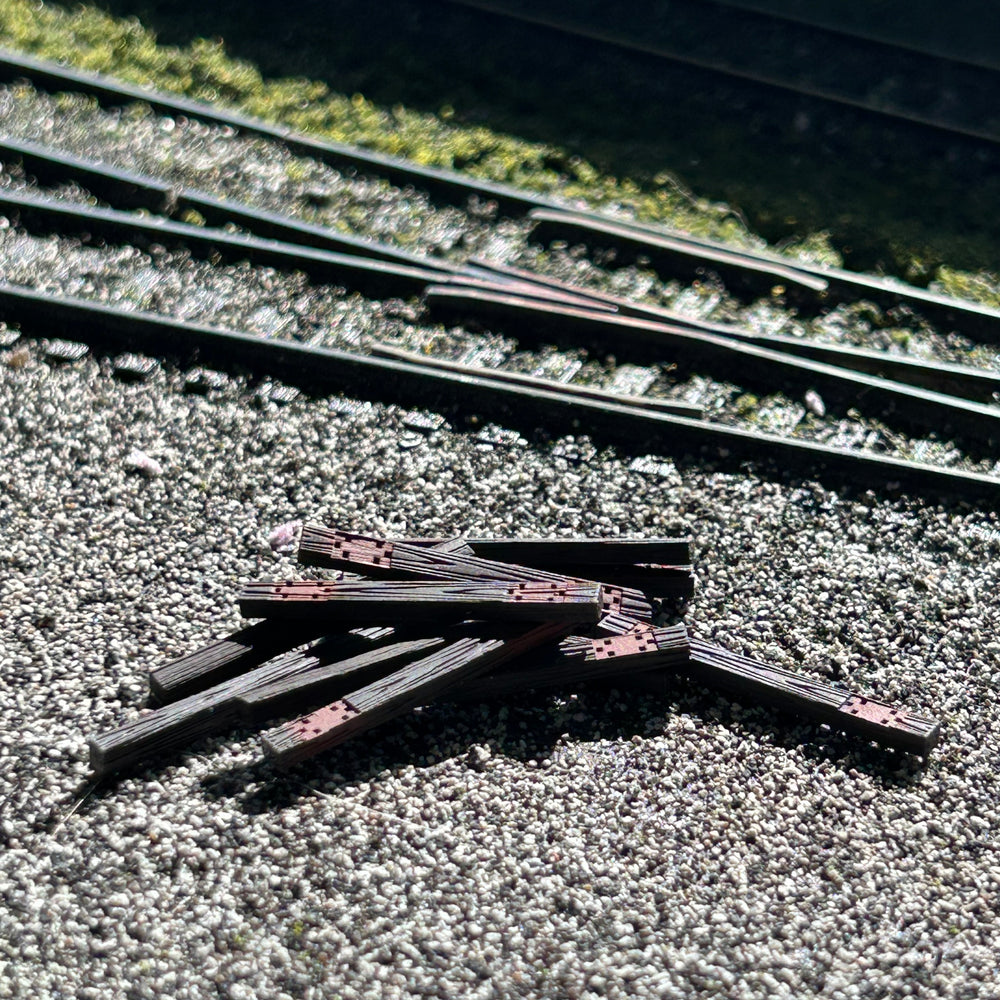 
                      
                        🟢 Railroad Ties - Old Dark
                      
                    