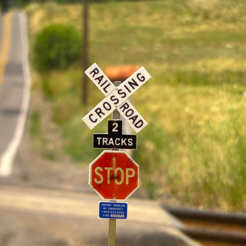 
                      
                        🟢 Crossbuck + 2 Tracks + Stop Sign + ID
                      
                    